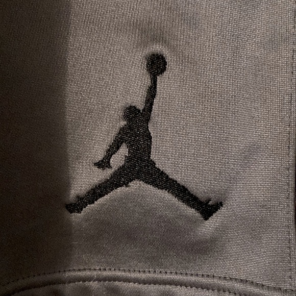 Boys Jordan therma fit shorts - Picture 2 of 3